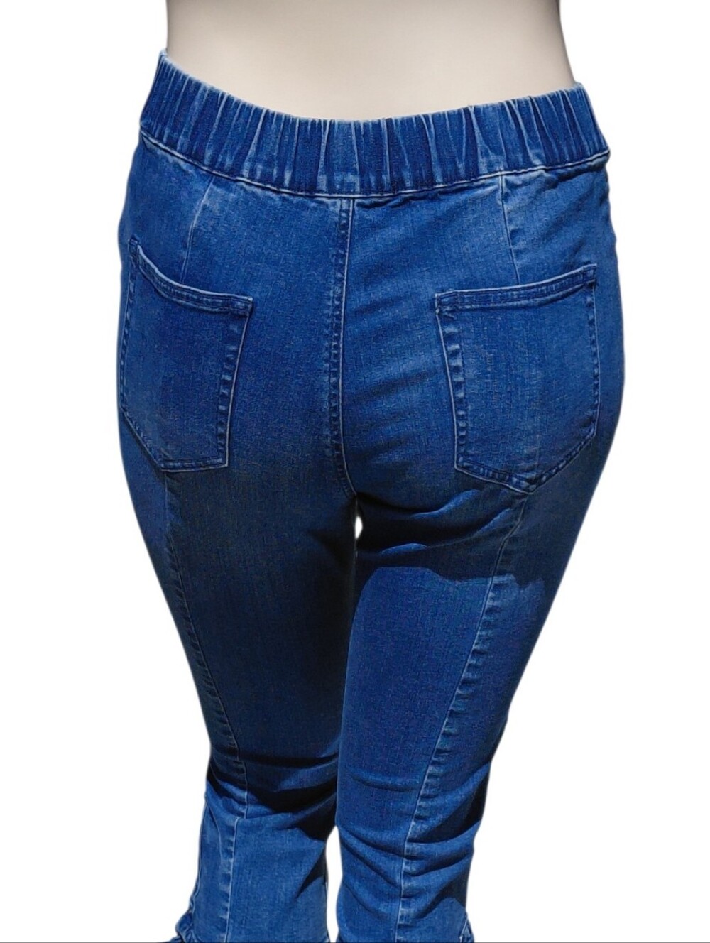 8405...Women's Pull-On Capri Jeans Size 30, 20" Inseam 11 1/2" Rise - Picture 4 of 6